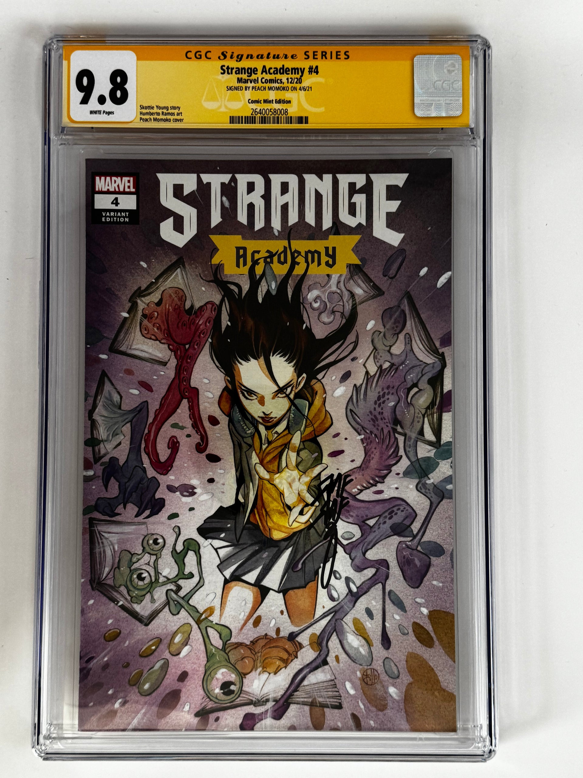 STRANGE ACADEMY #4 Peach Momoko Var Signed by Peach Momoko CGC 9.8 SS YELLOW Label[In Stock]