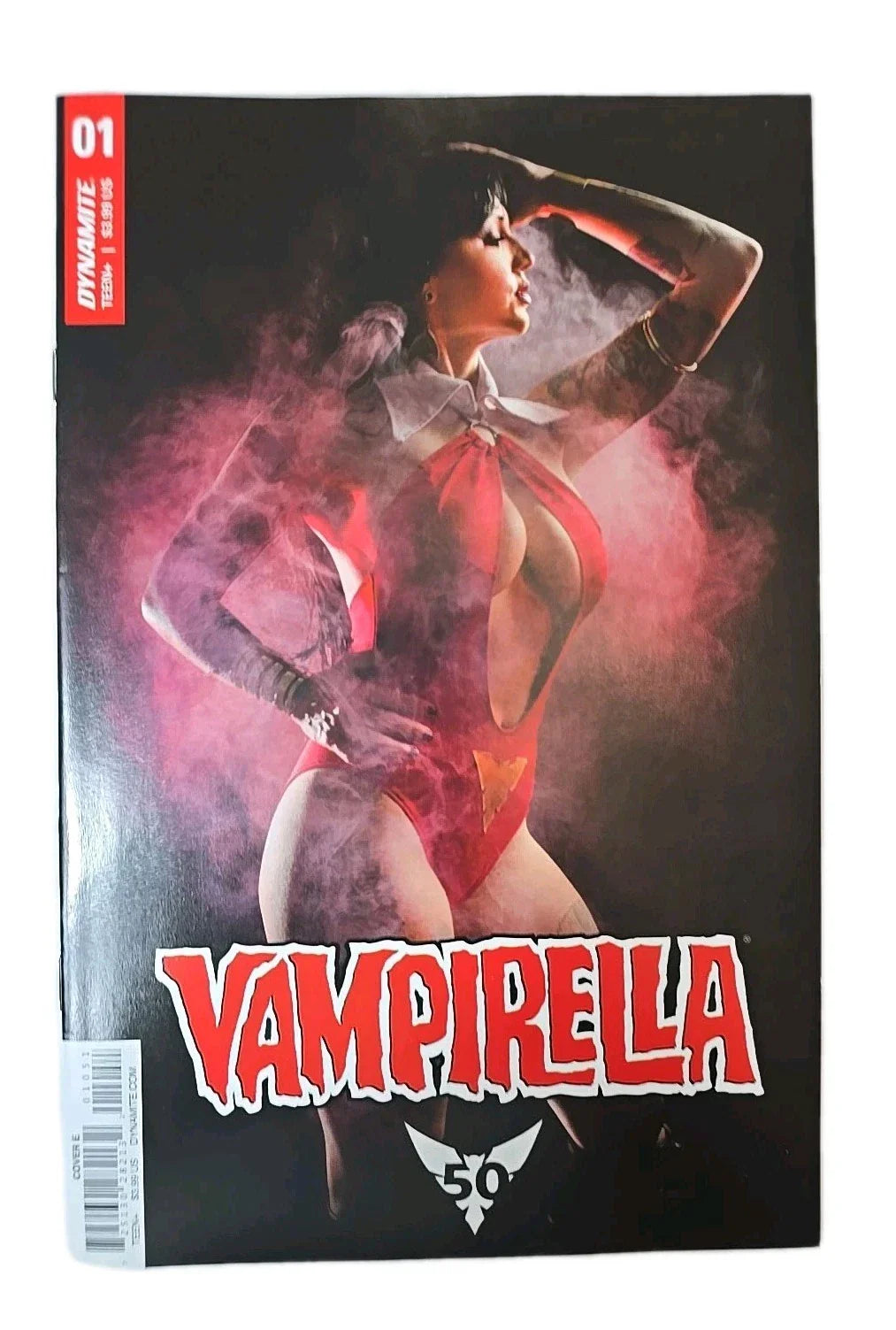 VAMPIRELLA #1 CVR E COSPLAY (07/17/2019)